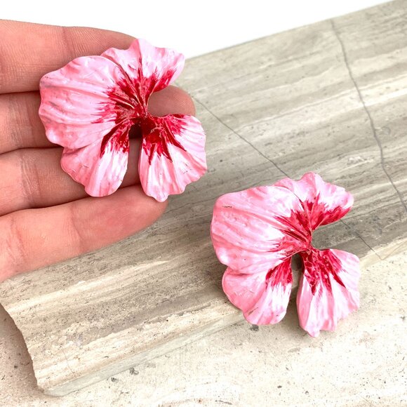 NEW ~ Anthropologie Shashi Una Una Evening Flower Earrings - Picture 4 of 12